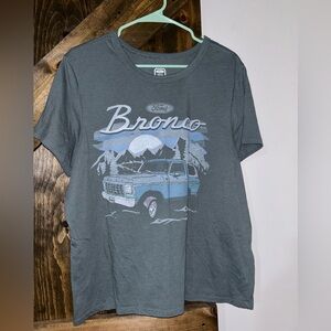Ford Bronco T-shirt. Great condition! Fits small!!